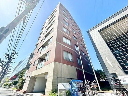 高貴な雰囲気を纏う外観。クオリティを追求した快適な空間が住まう方の心を満たす。