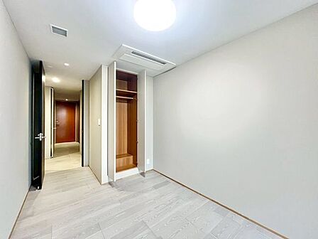 過ぎ行く時間をゆったりと感じることができる落ち着いたお部屋。静かな環境でリラックスタイムを。