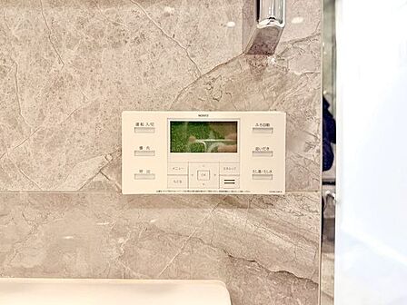 快適な温度で疲れを癒す、生活リズムが異なる家族にも嬉しい追焚機能付。