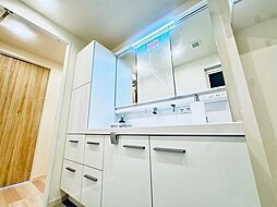一日の始まりと終わりを心地よく演出してくれる、多彩な機能が備えられたパウダールーム。
