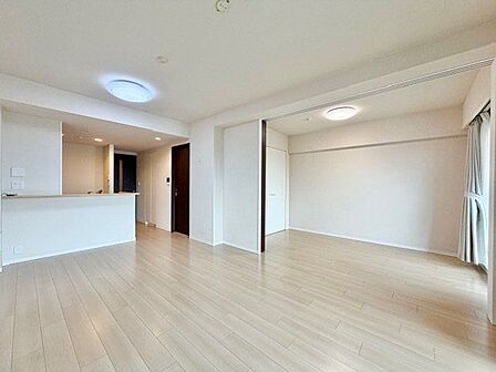 洗練されたデザインと機能性が織りなすこだわりの住空間。ゆったりとした時間をお過ごしください。