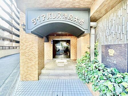 いくつもの季節が過ぎ去り、人々の想い出を見守り続けて来た本邸宅。人生を楽しむための住まいになりました。