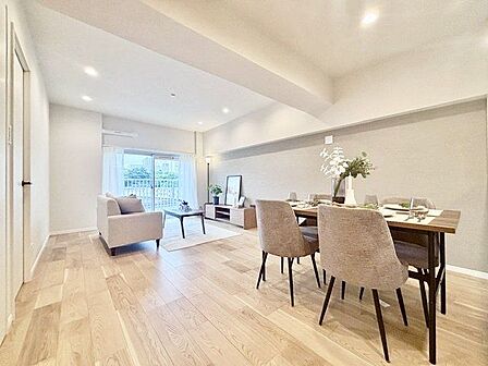 たっぷりの採光・通風が、明るく爽やかな空間を演出。心地良く暮らせるお住まいに。