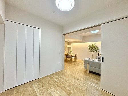 シンプル・イズ・ベストが基本。プレーンな空間を自分好みに。いつまでも快適に暮せる住まいへ。