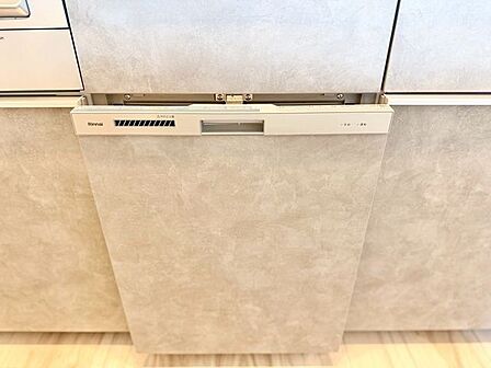 ビルトイン食洗機は作業台が広く使え、見た目もスッキリ♪節水や節電も充実して家事の手助けをしてくれます。