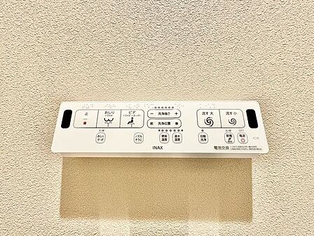 快適な生活を送るための洗浄機能付トイレ。おしり洗浄・ビデ洗浄・暖房便座の機能を標準装備しています。