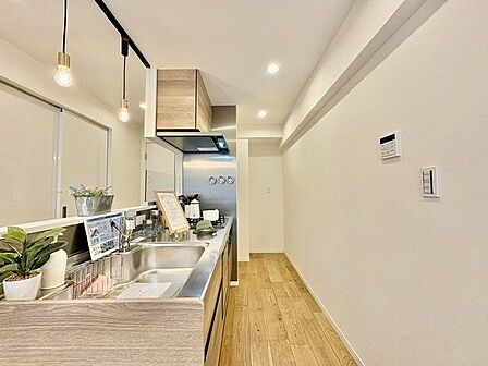 毎日をもっと軽やかに、キッチンワークをもっと効率的に。人に寄り添った美しい道具、使いこなす楽しみも。