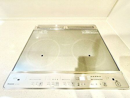 ガスコンロに比べて、サッと掃除ができるお手入れ簡単なIHクッキングヒーター。