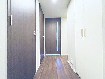 玄関ドアを開けると、明るい室内がお出迎え。毎日の帰宅が楽しみになりそうです。