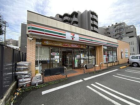 セブンイレブン新宿下落合駅北店 240m