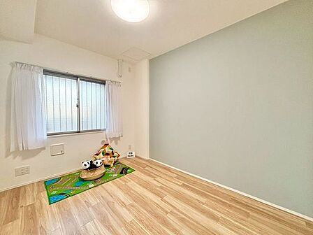 過ぎ行く時間をゆったりと感じることができる落ち着いたお部屋。静かな環境でリラックスタイムを。