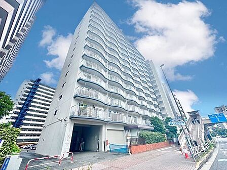 時を重ねるほど魅力を増すヴィンテージマンション。(空の加工を生成AIで行っています)
