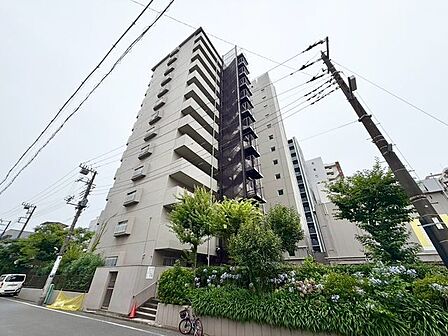 明るさとぬくもりを感じる、落ち着いた佇まい。ずっと色あせない、愛情の持てる外観。