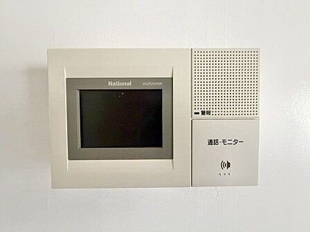 「見える安心」をカタチに。来訪者の確認ができるモニター付インターホン完備。