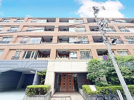 流行に左右されず、将来にわたって価値が継続する「上質」な佇まい。(空の加工を生成AIで行っています)
