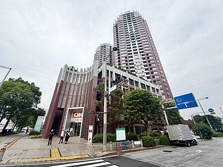高貴な雰囲気を纏う外観。クオリティを追求した快適な空間が住まう方の心を満たします。