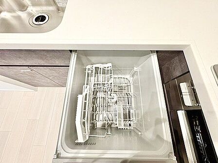 食器を洗っている間にお掃除など、様々なシーンで家事の時短に役立つビルトイン食洗機。