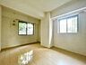 洋室：一日の中で多くの時間を過すことになる住まいだからこそ、いつも穏やかな空間であるように心掛けています。