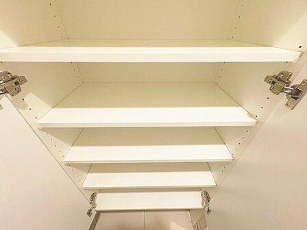 清潔感のある空間を保てるよう収納スペースを広く設けてますので、玄関をスッキリ綺麗な空間に纏めます。