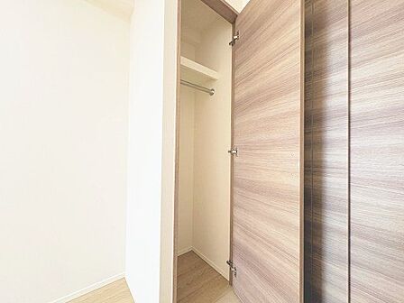 各居室にクローゼットをご用意。タンスなどを置かなくてもいいので、お部屋を広く使うことができます。
