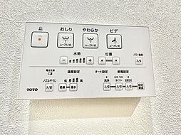 トイレのウォシュレットリモコン。充実の機能が備わっています。