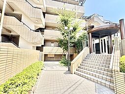 建物までのアプローチが、住まう方や訪れる方を優雅に導きます。