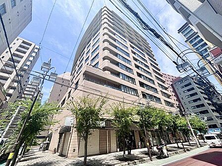 爽やかな青空の下に贅沢なほどに降り注ぐ陽光、豊かな居住性。クオリティが見事に調和した住空間。