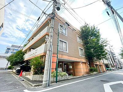 外観:贅を尽くした重厚感ある佇まい。かけがえのない時を彩る豊かな住まい。 外観:贅を尽くした重厚感ある佇まい。かけがえのない時を彩る豊かな住まい。