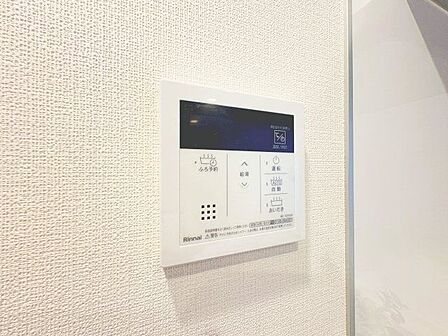 キッチンから追炊きができるリモコン。多彩な機能満載のリモコンは、毎日のお湯ライフをより楽しく便利に。