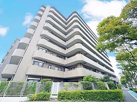開放感豊かな景色が広がり、さわやかな暮らしが叶う住まいへ。(空の加工を生成AIで行っています)