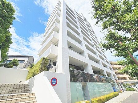 洗練されたデザインと機能性が織りなすこだわりの住空間。ゆったりとした時間をお過ごしください。