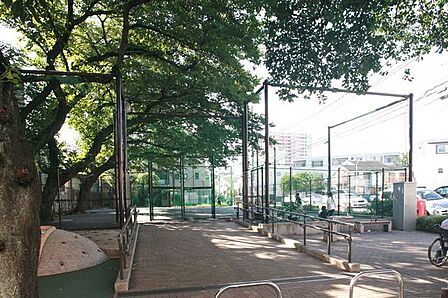 荏三公園 170m