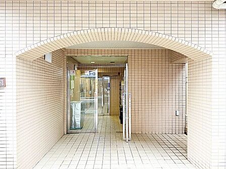 エントランスは、まさに顔となる場所。満ち足りたプライベートシーンへと誘う気品があります。