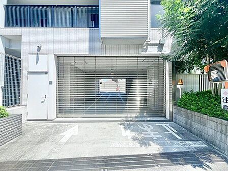 敷地内駐車場。