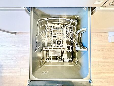 ビルトイン食洗機を採用。家事の時間短縮や効率アップ、節水にも威力を発揮します。