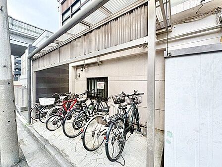 敷地内駐輪場。