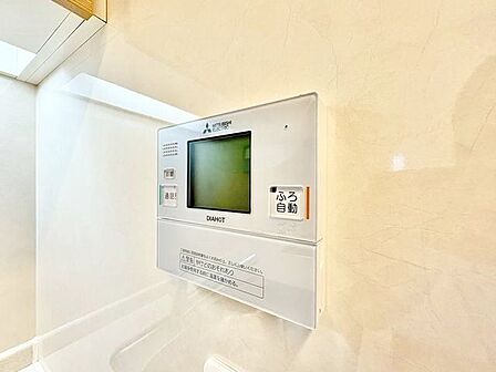 おふろの「追焚き」ができるリモコン。多彩な機能満載のリモコンは、毎日のお湯ライフをより楽しく便利に。