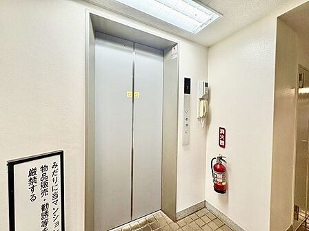 エレベーター完備。小さなお子様やお年寄りの方も安心です。