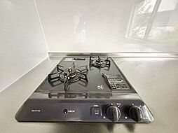 忙しいときでも一度にたくさんの料理が作れる2口コンロ。使い勝手の良さを考えました。