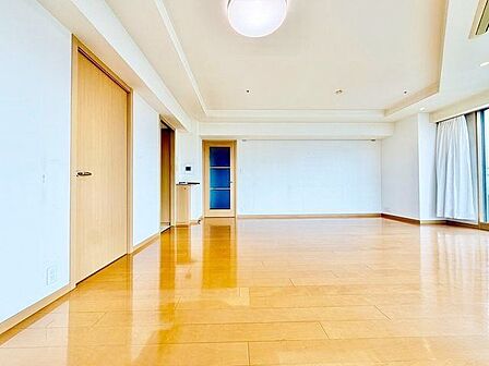 ここにはみんなが集い、食事と楽しい会話が始まる。そんな束の間の幸せを感じさせてくれる場所でありたい。