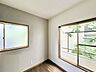 洋室：木のぬくもりを感じられる、のびのびとした明るい洋室です。いつまでも快適に暮らせる空間が広がります。