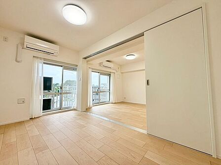 一日の疲れをいやしてくれる主寝室。時を忘れて過ごす場所として過ごせるお部屋。