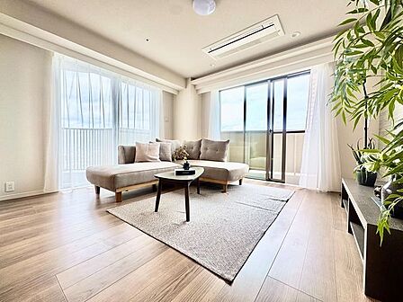 お気に入りのこの場所。いつもと変わらない週末のひととき。なんでもない朝の会話さえもとっておきの時間。