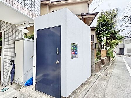 敷地内ゴミ置場。