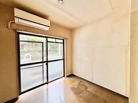 木のぬくもりを感じられる、のびのびとした明るい洋室です。いつまでも快適に暮らせる空間が広がります。