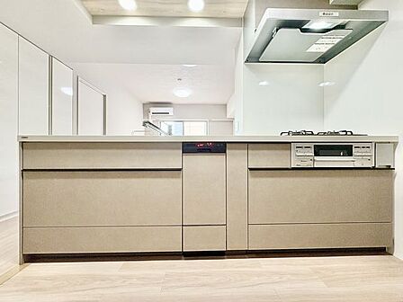 何気ない会話を楽しみながら、スムーズに家事をこなせる対面式キッチン。