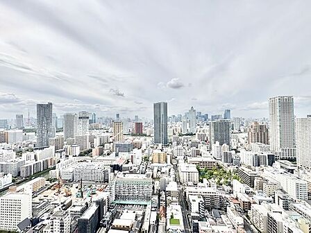 東京タワーを望むバルコニー。