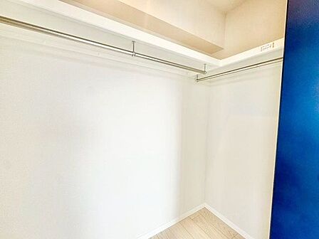 充分な収納スペースを確保。居室内に余計な家具を置く必要がなく、シンプルですっきりとした暮らしが実現。