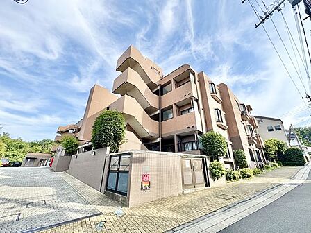 陽射しとともに、少しづつ装いを変える街の景観から、この街ならではの美しい風景とここから紡がれる物語。