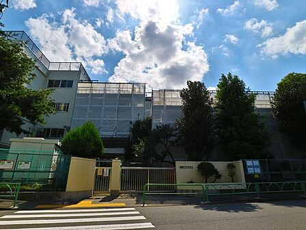 世田谷区立瀬田中学校 750m
